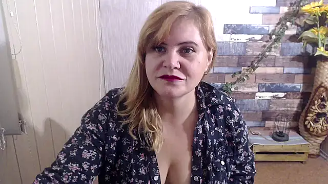 Snapshot of DaniellaKiss chatting on September 21, 2025, 8:05 am DaniellaKiss online show from September 21, 2025, 8:05 am