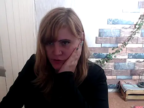 Snapshot of DaniellaKiss chatting on October 6, 2025, 8:39 pm DaniellaKiss online show from October 6, 2025, 8:39 pm