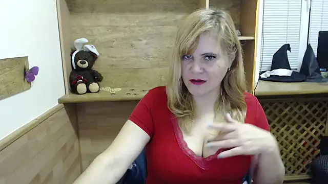 Snapshot of DaniellaKiss chatting on October 21, 2025, 5:35 pm DaniellaKiss online show from October 21, 2025, 5:35 pm