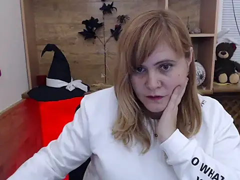 Snapshot of DaniellaKiss chatting on November 21, 2025, 3:22 pm DaniellaKiss online show from November 21, 2025, 3:22 pm