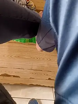 Snapshot of Gururonny07 chatting on March 9, 2025, 3:43 am Gururonny07 online show from March 9, 2025, 3:43 am