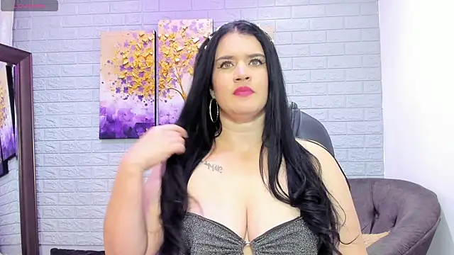 Snapshot of LenaRuiz_ chatting on October 6, 2025, 12:02 pm LenaRuiz online show from October 6, 2025, 12:02 pm