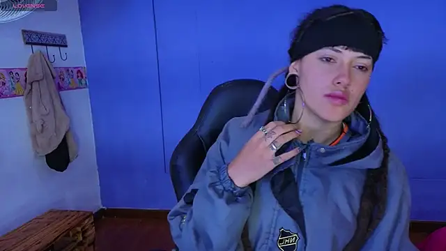  sharlotte777 online show from November 12, 2025, 1:55 pm