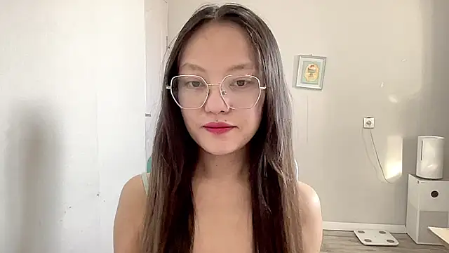 Risalynn online show from February 15, 2025, 3:31 am