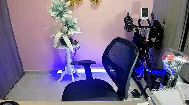 Snapshot of KAROL_MILF chatting on December 3, 2024, 12:46 am KAROL MILF online show from December 3, 2024, 12:46 am