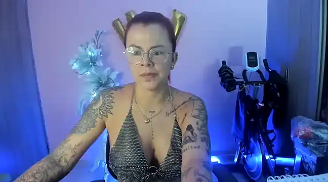 Snapshot of KAROL_MILF chatting on December 7, 2024, 7:32 pm KAROL MILF online show from December 7, 2024, 7:32 pm