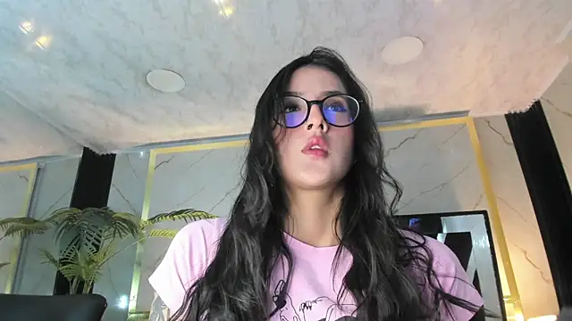 Princess Violett online show from April 6, 2026, 2:29 pm