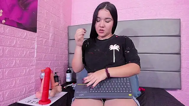 Snapshot of LYAA_COLLINS_ chatting on February 9, 2025, 3:23 pm LYAA COLLINS online show from February 9, 2025, 3:23 pm