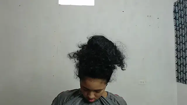 Snapshot of ley_blus10 chatting on January 21, 2025, 1:11 pm ley blus10 online show from January 21, 2025, 1:11 pm