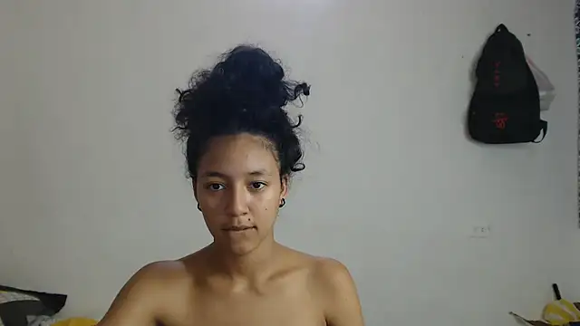 Snapshot of ley_blus10 chatting on February 6, 2025, 4:58 pm ley blus10 online show from February 6, 2025, 4:58 pm