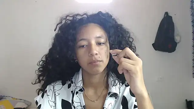 Snapshot of ley_blus10 chatting on March 21, 2025, 1:45 pm ley blus10 online show from March 21, 2025, 1:45 pm