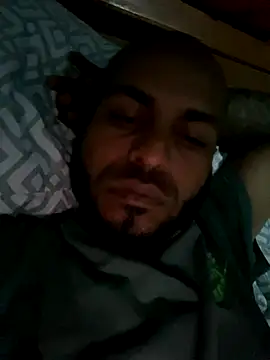 islandvybee55 online show from October 31, 2025, 6:58 am