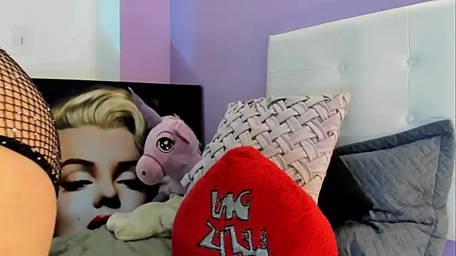 Snapshot of Charlotte11-11 chatting on March 31, 2026, 4:29 pm Charlotte11-11 online show from March 31, 2026, 4:29 pm