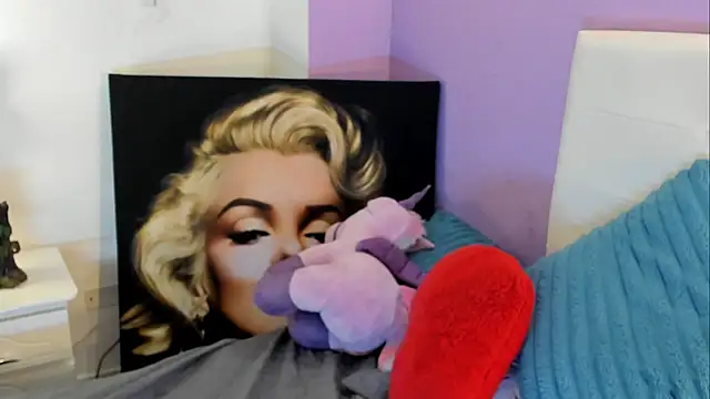 Snapshot of Charlotte11-11 chatting on April 8, 2026, 3:56 pm Charlotte11-11 online show from April 8, 2026, 3:56 pm