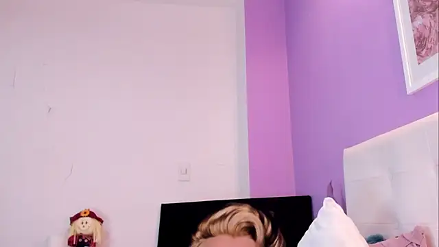 Snapshot of Charlotte11-11 chatting on April 13, 2026, 3:06 pm Charlotte11-11 online show from April 13, 2026, 3:06 pm