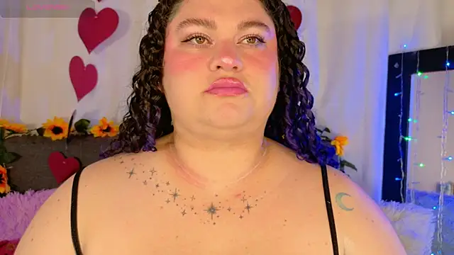 lunitaa0 online show from February 19, 2026, 3:02 am