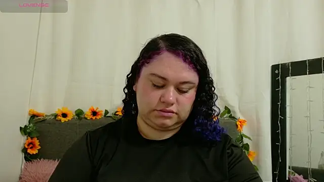 lunitaa0 online show from February 24, 2026, 6:06 pm