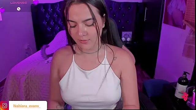 NahiaraEvans  online show from February 3, 2025, 5:18 am