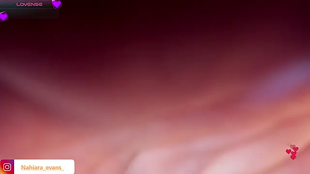 NahiaraEvans  online show from September 24, 2025, 5:33 am