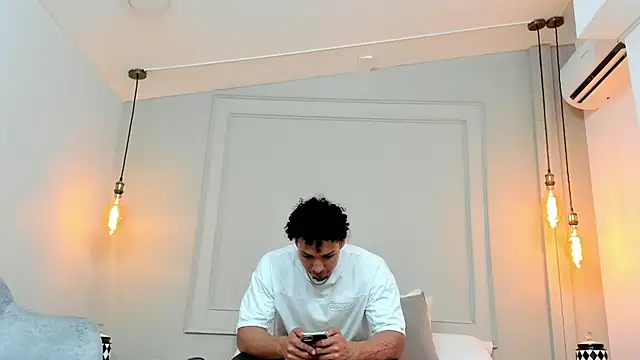 Dominick star online show from February 4, 2025, 9:28 am