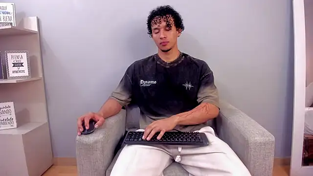 Dominick star online show from November 28, 2025, 4:04 am