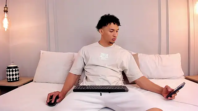 Dominick star online show from December 16, 2025, 3:33 am