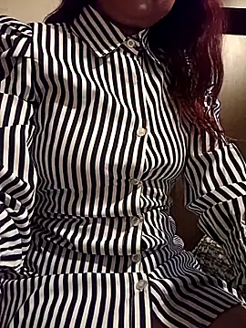 Snapshot of KITTEN-10 chatting on October 27, 2025, 2:37 am KITTEN-10 online show from October 27, 2025, 2:37 am