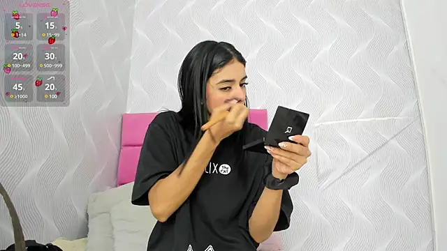 natalia aguirre1 online show from January 16, 2025, 12:31 pm