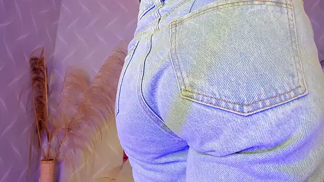 natalia aguirre1 online show from February 19, 2025, 12:44 pm