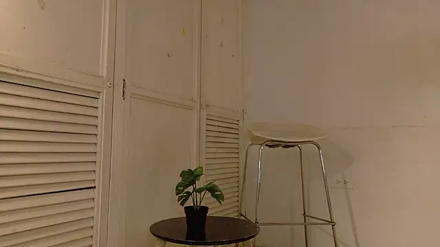 natalia aguirre1 online show from February 10, 2026, 12:20 pm