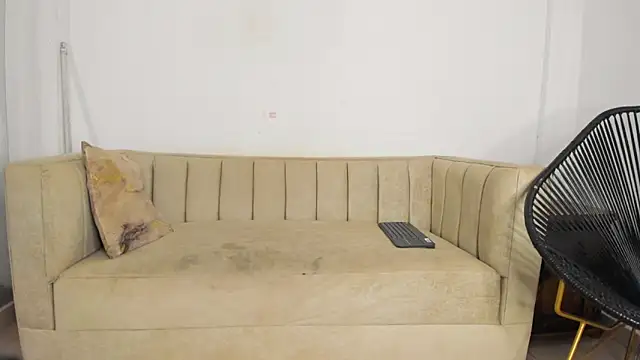 natalia aguirre1 online show from February 12, 2026, 12:00 pm