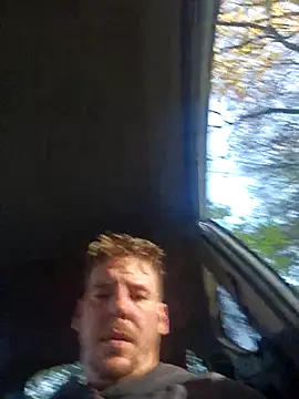 Snapshot of Titanhoott chatting on November 4, 2025, 10:14 am Titanhoott online show from November 4, 2025, 10:14 am