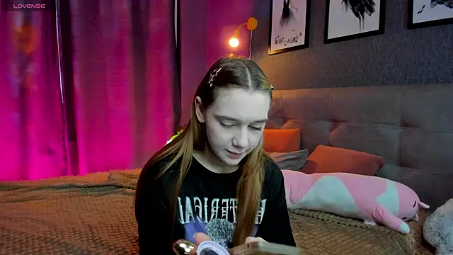 Lesi Moonie01 online show from November 20, 2025, 9:20 am