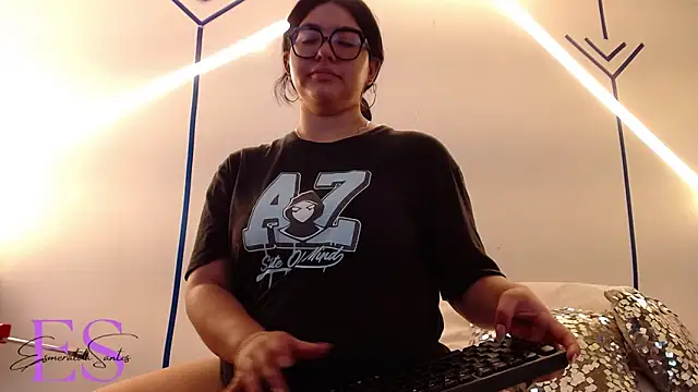 EsmeraldaSantoss online show from February 25, 2025, 12:45 pm