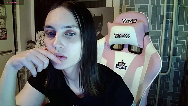 Snapshot of BlackHe4rts_ chatting on December 10, 2024, 7:54 pm BlackHe4rts online show from December 10, 2024, 7:54 pm