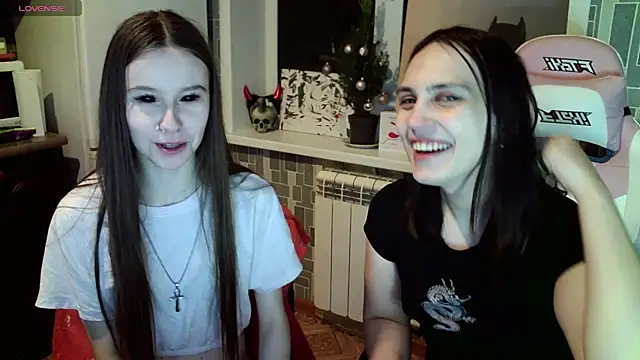 Snapshot of BlackHe4rts_ chatting on January 18, 2025, 12:46 am BlackHe4rts online show from January 18, 2025, 12:46 am