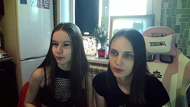 Snapshot of BlackHe4rts_ chatting on February 8, 2025, 3:08 am BlackHe4rts online show from February 8, 2025, 3:08 am