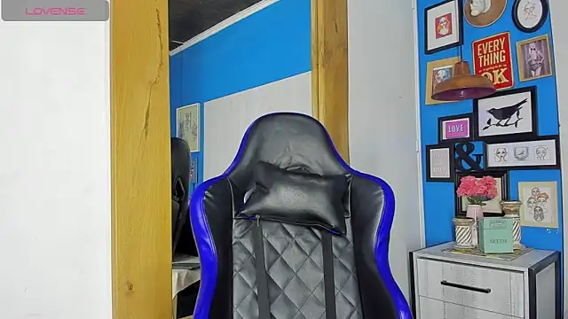 Snapshot of Drake_Nassir4 chatting on October 11, 2025, 9:13 pm Drake Nassir4 online show from October 11, 2025, 9:13 pm