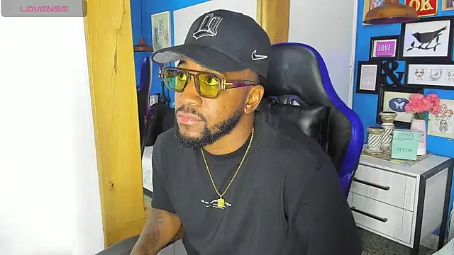 Snapshot of Drake_Nassir4 chatting on October 25, 2025, 4:20 am Drake Nassir4 online show from October 25, 2025, 4:20 am