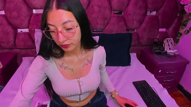 Katty Queen online show from April 10, 2026, 12:32 pm