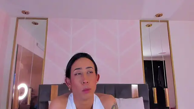 Snapshot of GabyPetit chatting on November 7, 2025, 8:09 pm GabyPetit online show from November 7, 2025, 8:09 pm