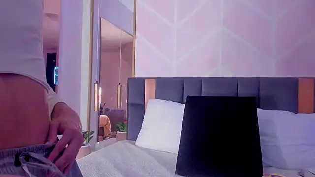 GabyPetit online show from February 5, 2026, 7:51 pm