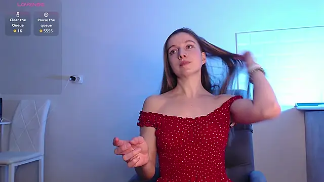 Eva Hailey  online show from April 4, 2026, 4:44 am