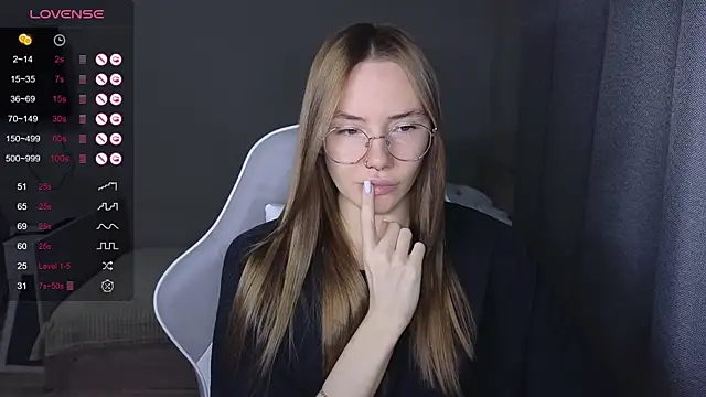 littlevildevil online show from December 17, 2025, 9:04 am