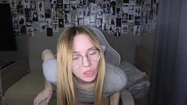 Snapshot of littlevildevil chatting on May 29, 2026, 7:39 am littlevildevil online show from May 29, 2026, 7:39 am
