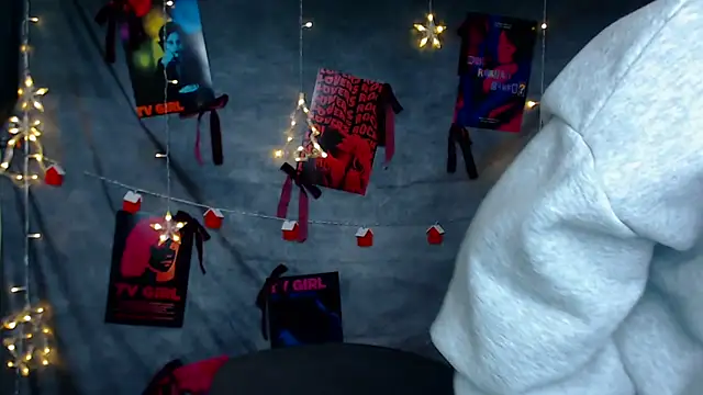 MademoiselleCl online show from December 16, 2025, 7:24 am