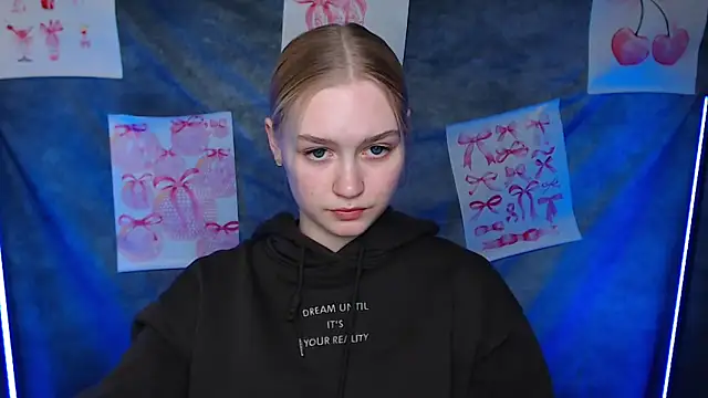 Snapshot of MademoiselleCl chatting on February 16, 2026, 1:29 pm MademoiselleCl online show from February 16, 2026, 1:29 pm