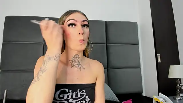 Lizz Luna online show from October 16, 2025, 2:29 pm