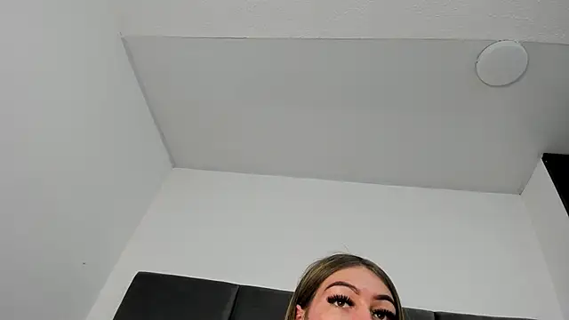 Lizz Luna online show from October 17, 2025, 2:19 pm