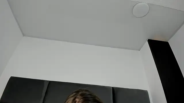 Lizz Luna online show from November 4, 2025, 7:13 pm